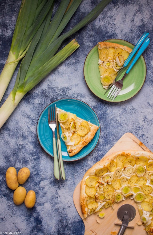 Recette de Tarte fine aux poireaux, pommes de terre et miel