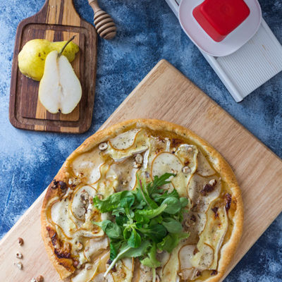 Recette de Tarte fine poires, camembert, miel