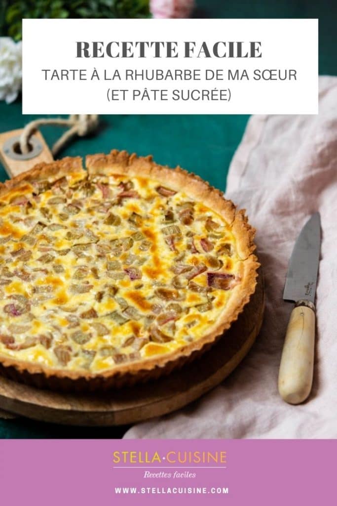 Recette de tarte à la rhubarbe et de pâte sucrée facile. La recette de ma sœur avec un appareil à flan comme les tartes alsaciennes !