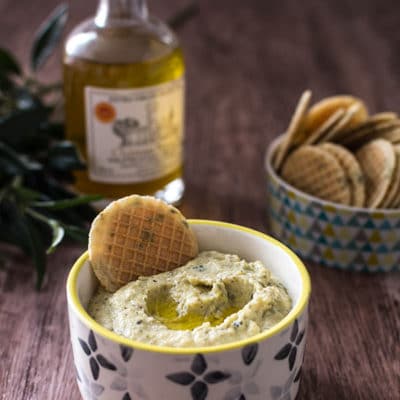 Recette de tartinade de courgettes à l'huile d'olive Chateau Nasica, idéal pour un apéritif sain et rapide.