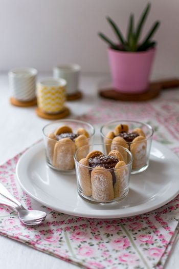 Recette de Verrines chocolat, cœur coco et biscuits cuillère {Concours avec Netto}. Recette de dessert facile et rapide avec mousse au chocolat façon Julie Andrieu.