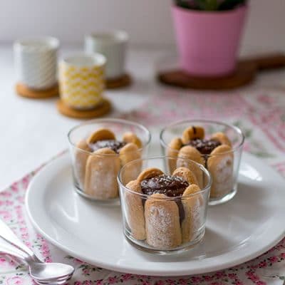 Recette de Verrines chocolat, cœur coco et biscuits cuillère {Concours avec Netto}. Recette de dessert facile et rapide avec mousse au chocolat façon Julie Andrieu.