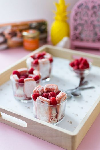 Recette de Verrines aux biscuits roses de reims, fromage blanc, framboises et miel avec les produits Jours Heureux