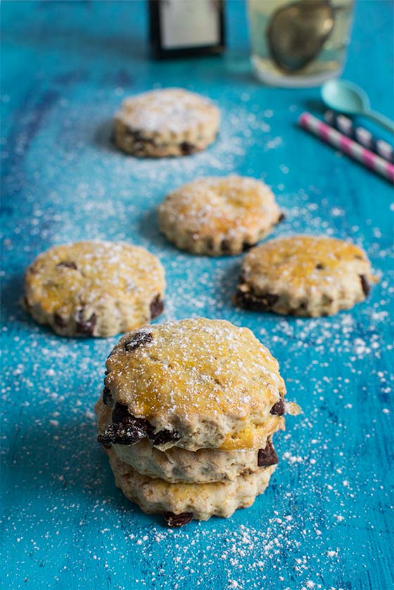 Scones aux pépites de chocolat et aux raisins secs